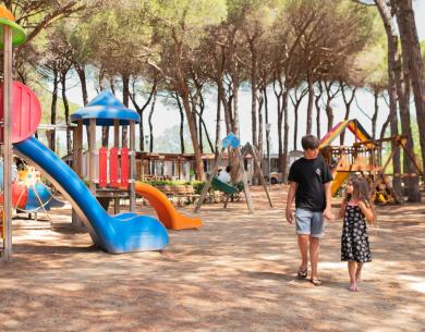 pinetasulmarecampingvillage en offer-weekend-on-april-25-cesenatico-in-camping-admist-sea-and-pinewood-with-mobile-homes-for-4-people 025