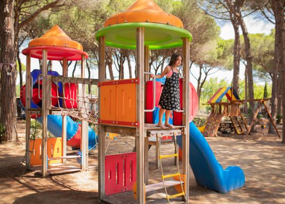 pinetasulmarecampingvillage en end-of-summer-holiday-in-cesenatico-on-campsite-near-the-centre-with-children-staying-free 019