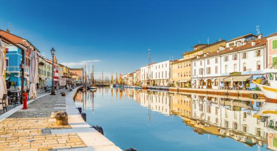 pinetasulmarecampingvillage fr offre-festival-du-poisson-cesenatico-au-camping-avec-emplacements-parking-et-navette 035