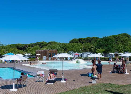 pinetasulmarecampingvillage de gelegenheit-im-august-auf-campingplatz-in-cesenatico-mit-guenstigen-mobilheimen-fuer-4-personen 021